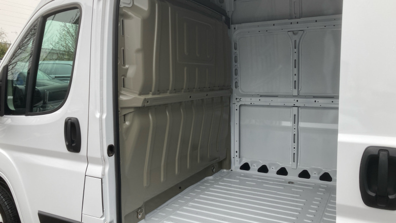 Peugeot Boxer 3500 L3 Diesel 2.2 BlueHDi 140 H2 Van Professional